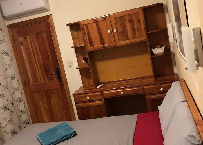 Cozy Beachside Xlendi